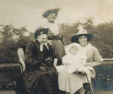 Entwisle Family Group with John Tillotson c.1913